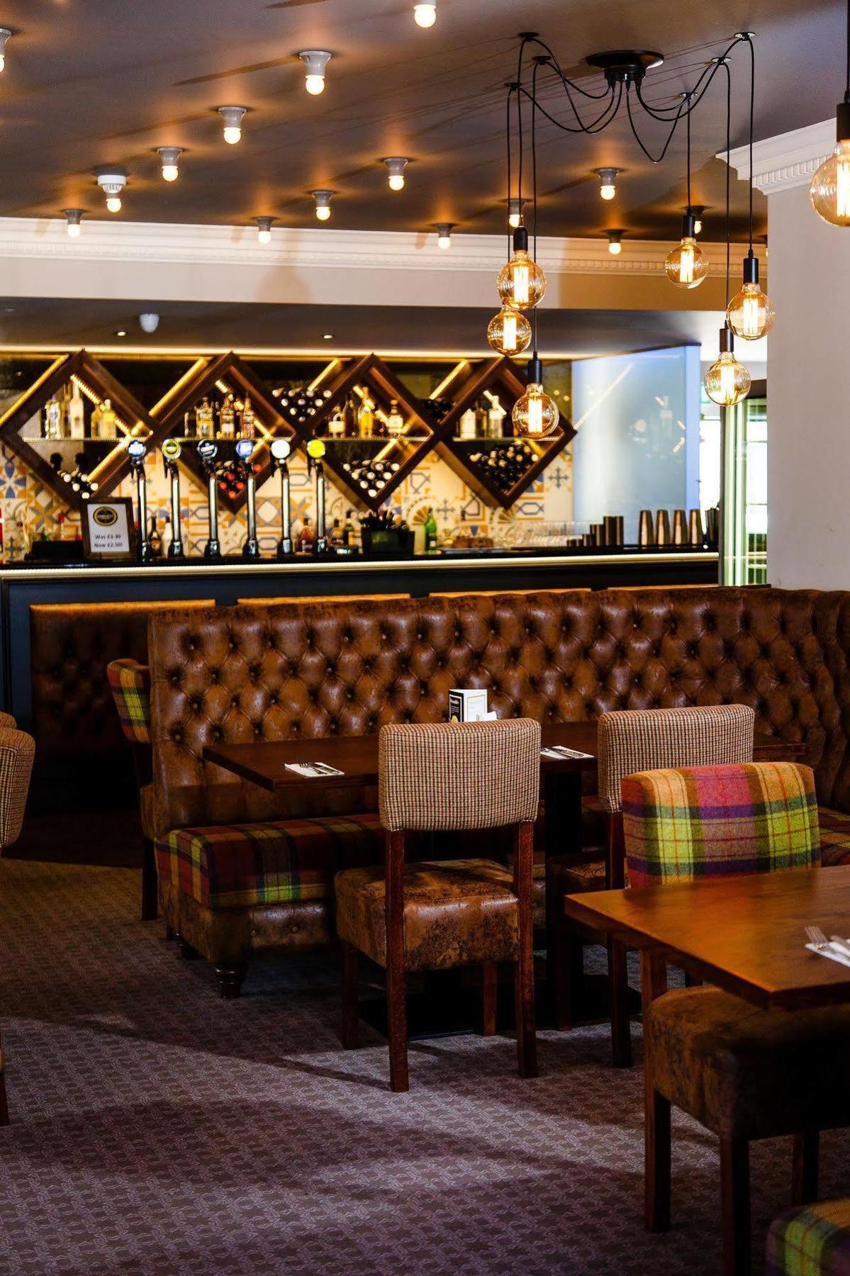 Adamson Hotel Dunfermline Extérieur photo