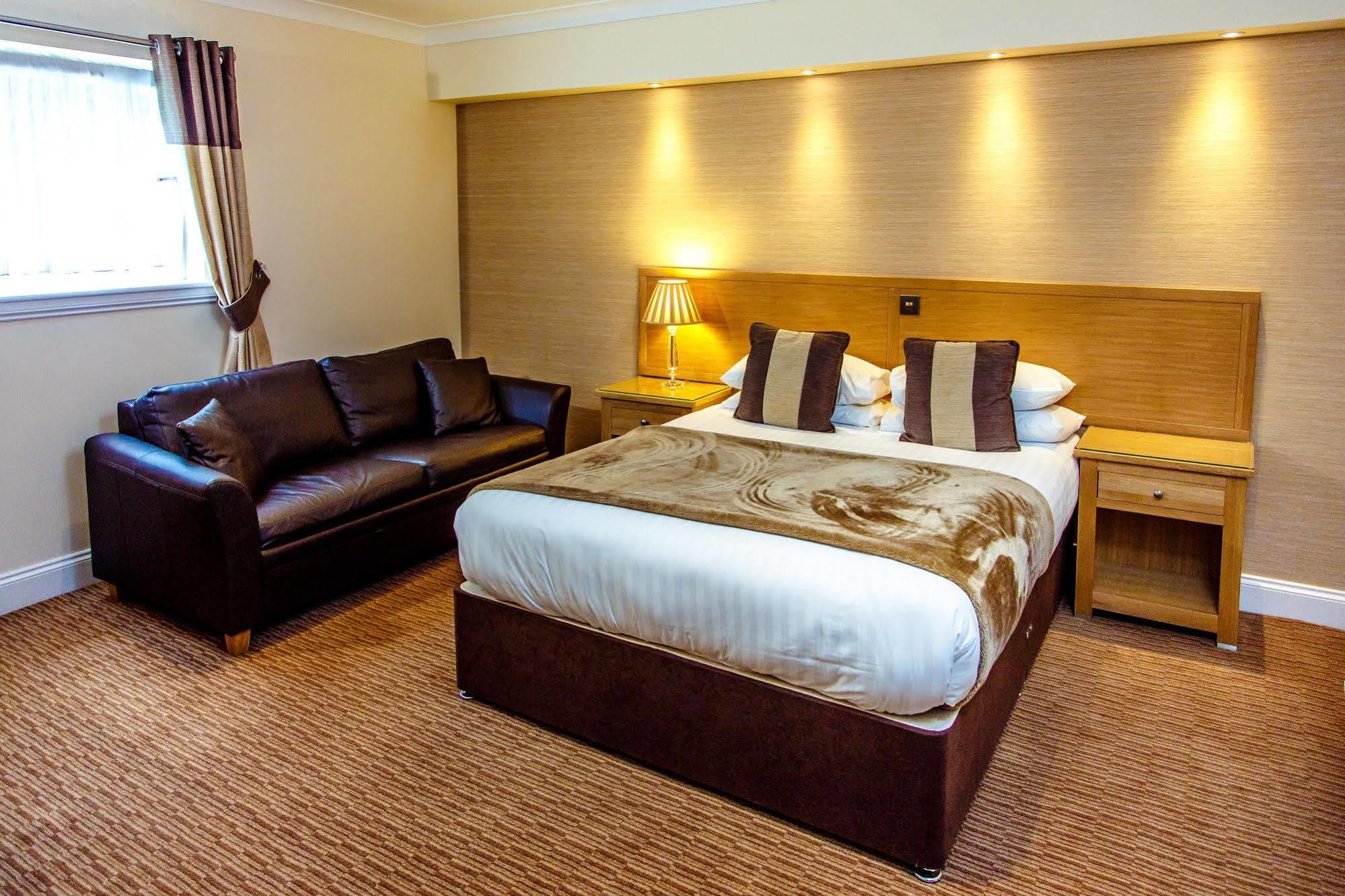Adamson Hotel Dunfermline Extérieur photo