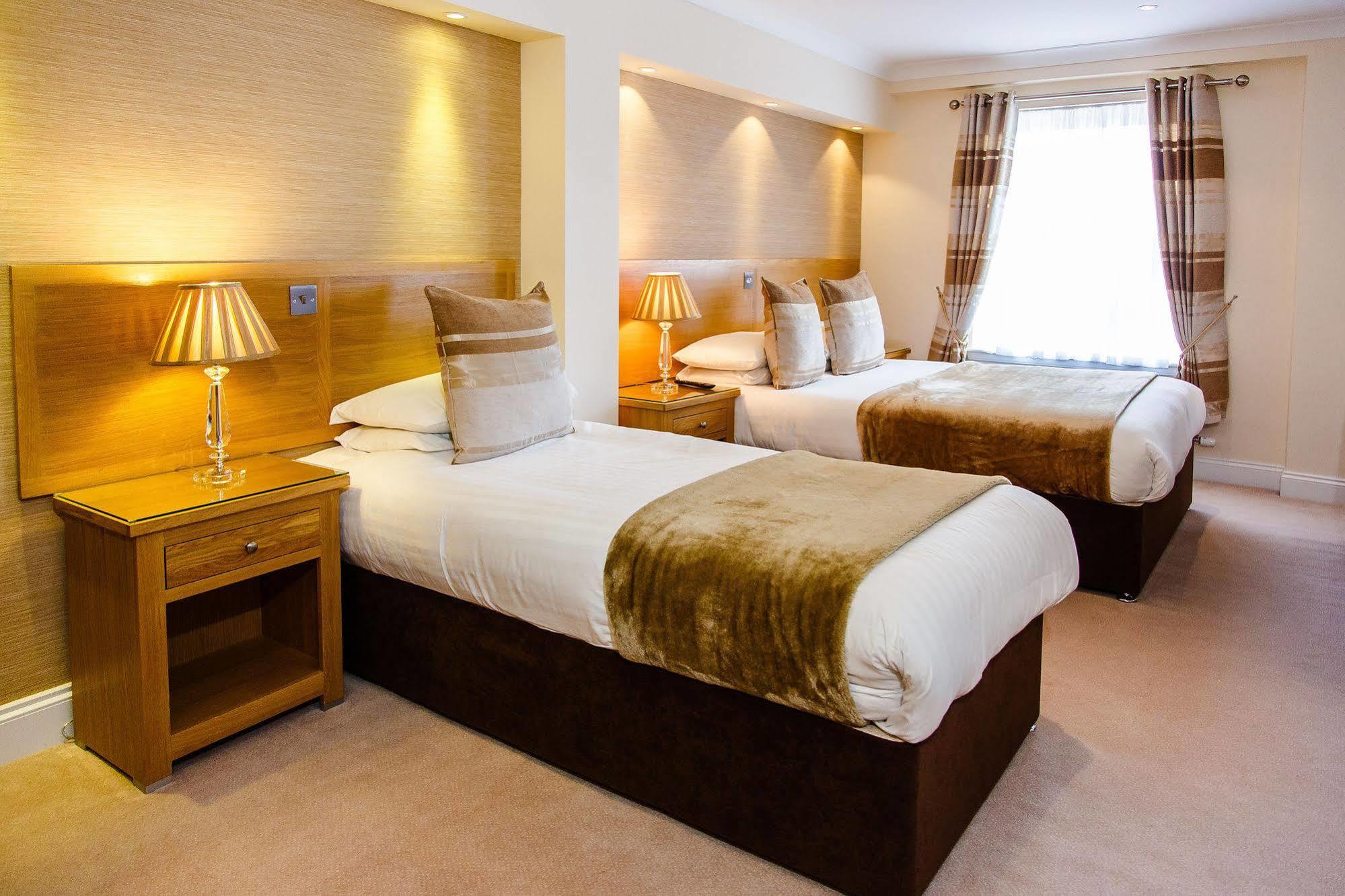 Adamson Hotel Dunfermline Extérieur photo